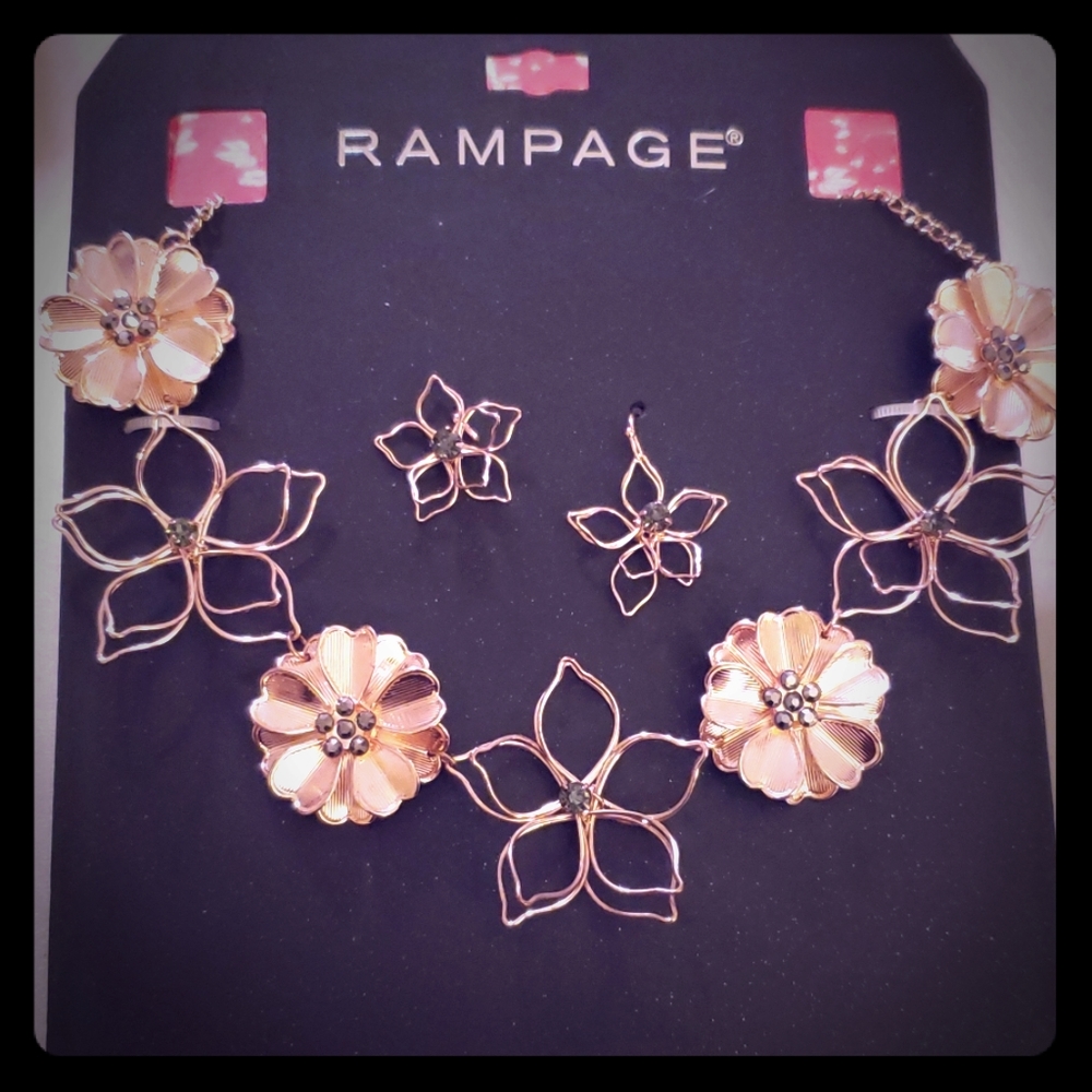 Earring and necklace set